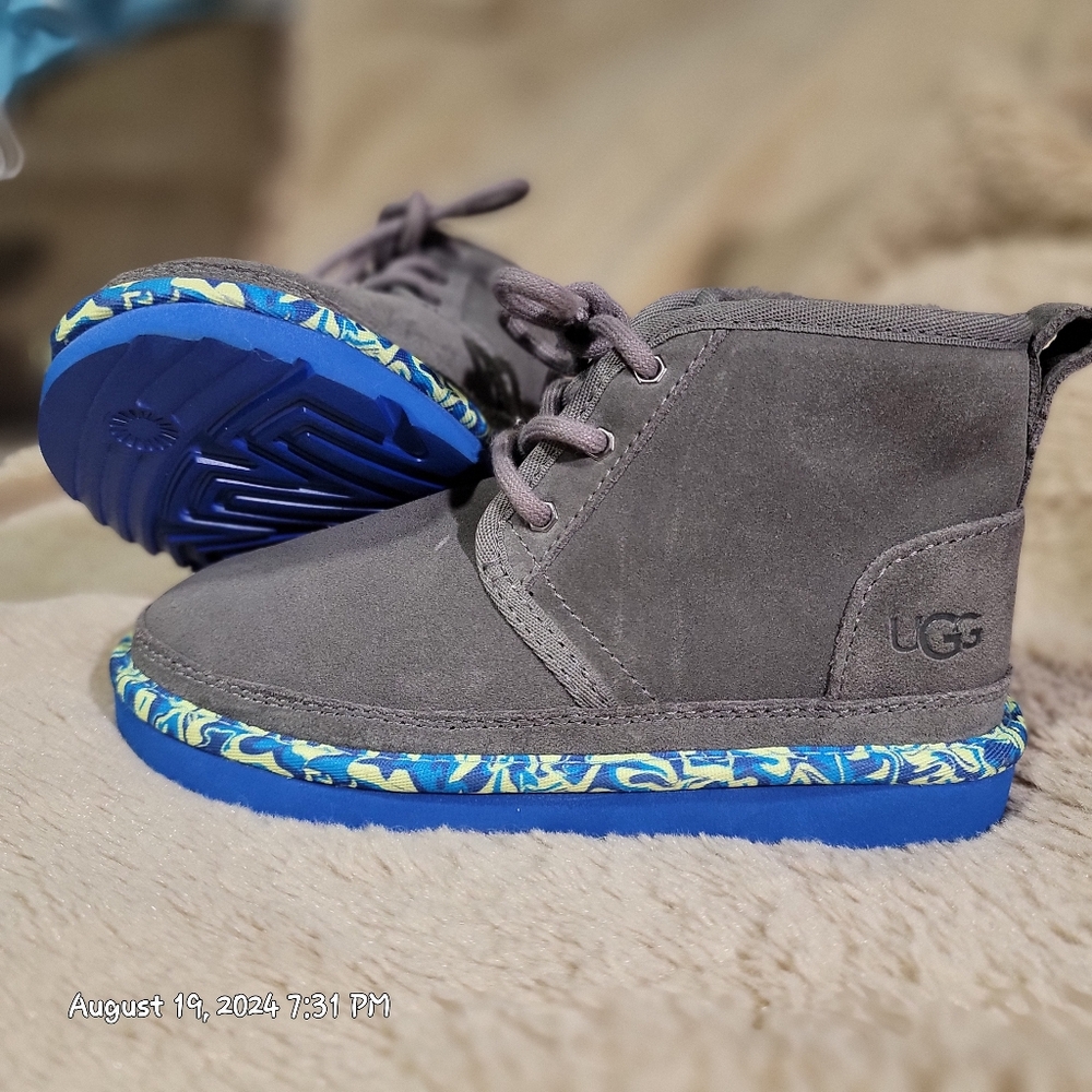 ☆☆☆SOLD☆☆☆Kids UGG boots size 13